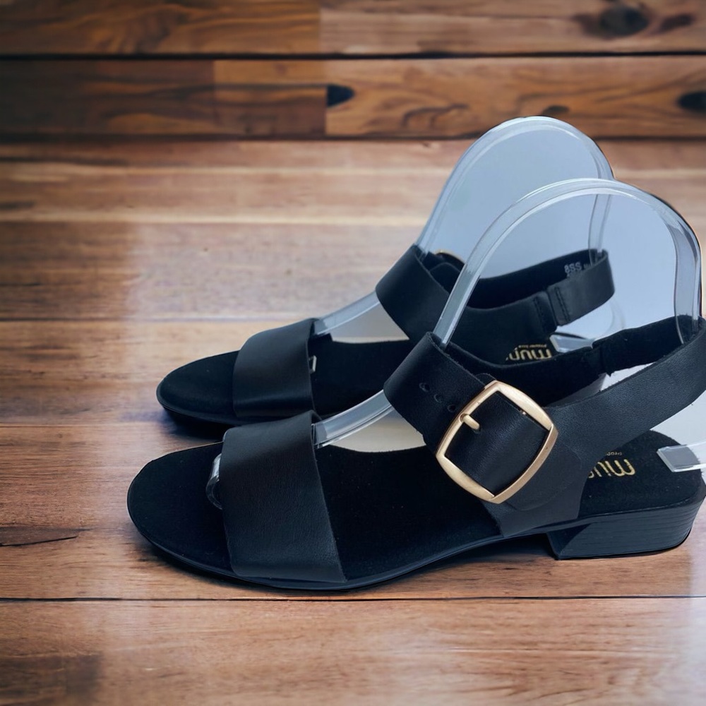 New Munro Cleo Sandal..Made for Comfort! Black Straps Leather Size 8SS